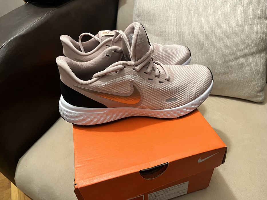 Маратонки Адидас Adidas и Nike