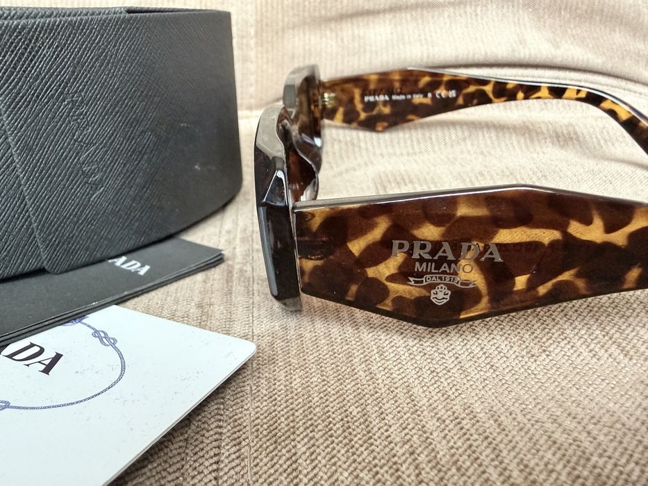 Ochelari de soare Prada