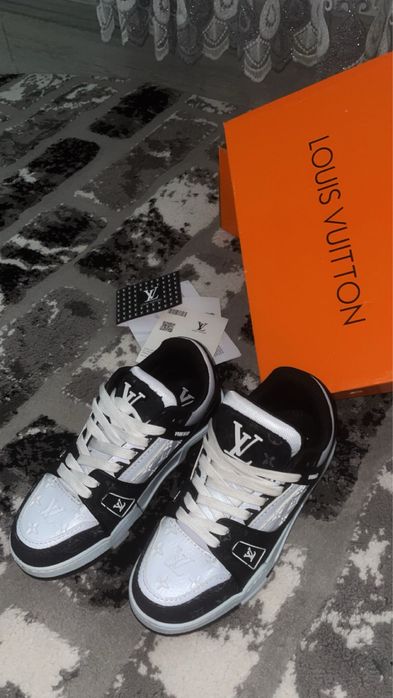 adidasi negri noi lv