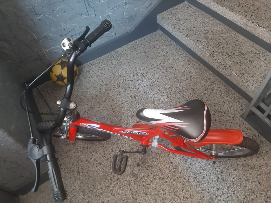 Детско червено колело