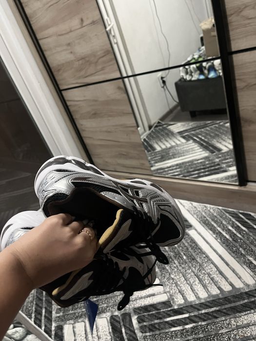 Adidasi asics noi