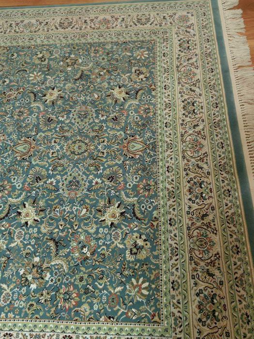 Продаю два ковра одинаковой расцветки, производство Турция