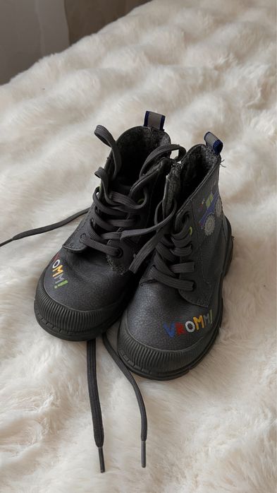 Сапожки на мальчика на весну