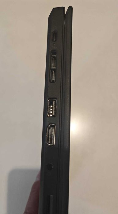 Лаптоп Lenovo T490 за части (+ дефект - пиксел линия) - 49€!