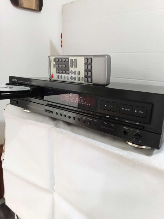 Philips CD 692 si Denon DCD 960