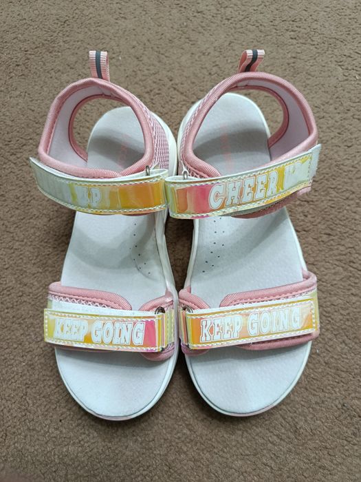 Продаются детские босоножки