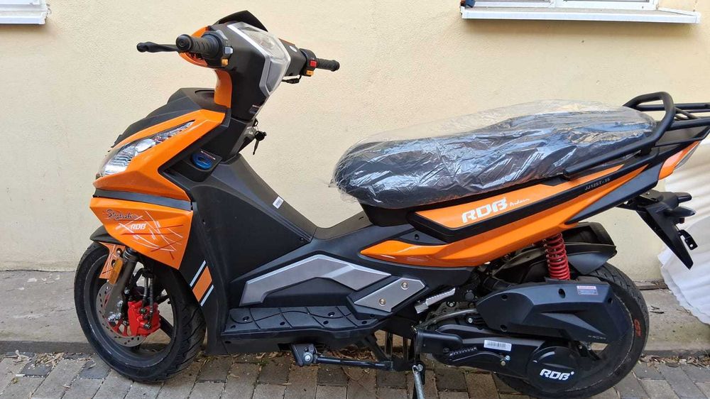 Închiriez scuter 125cc – 250 lei/săptămână – permis