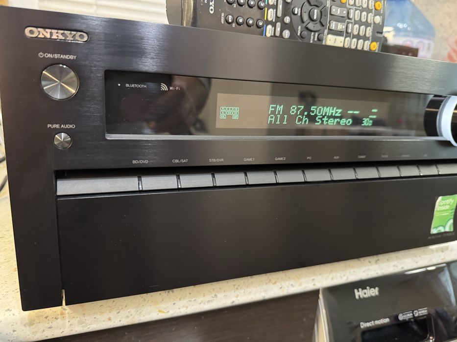Onkyo TX-NR828 Bluetooth Wi-Fi