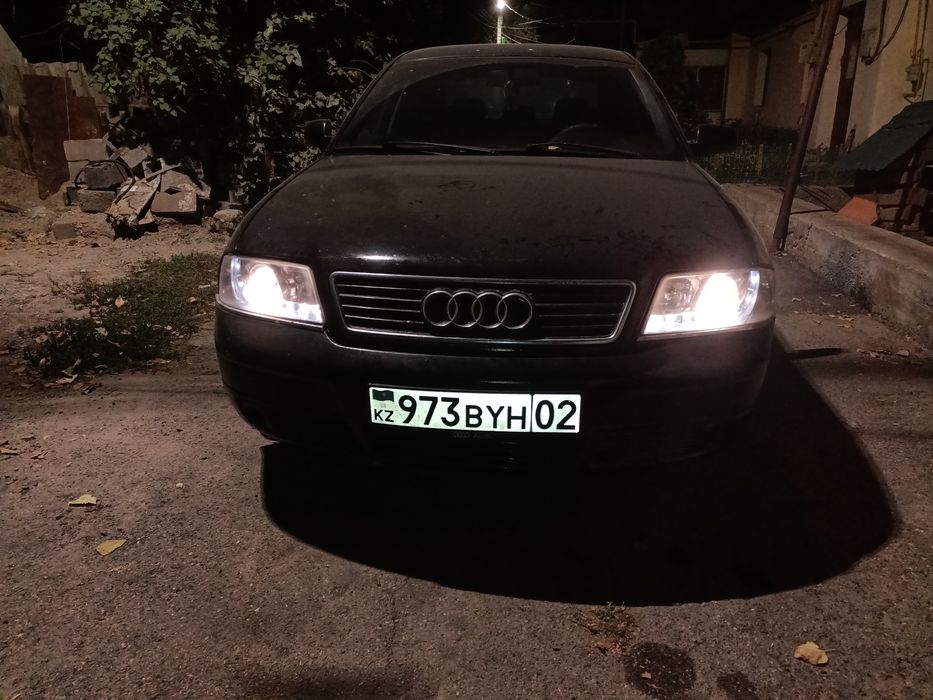 подаю Ауди А6 С5 1997год