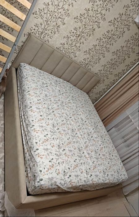 Двуспальная кровать,  Мягкая кровать, с подъемным механизмом,