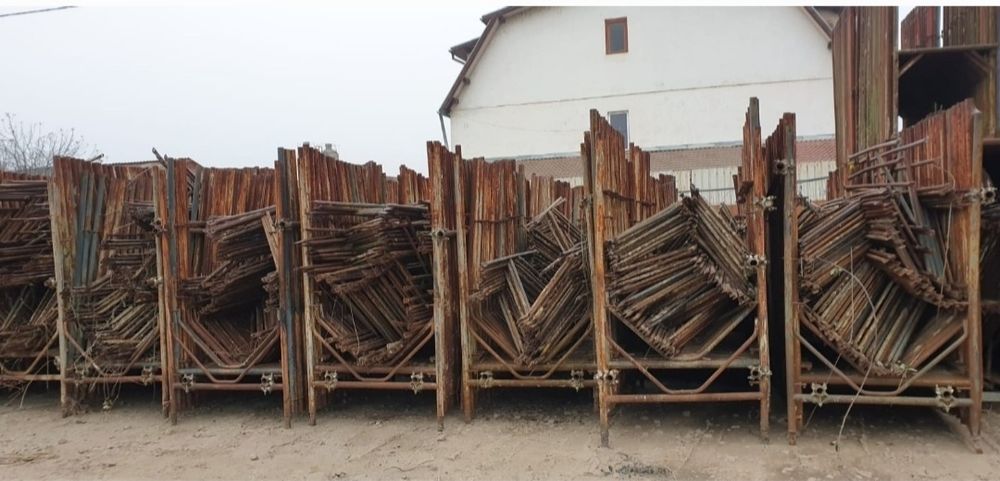 Schela metalica cu podina inclusa