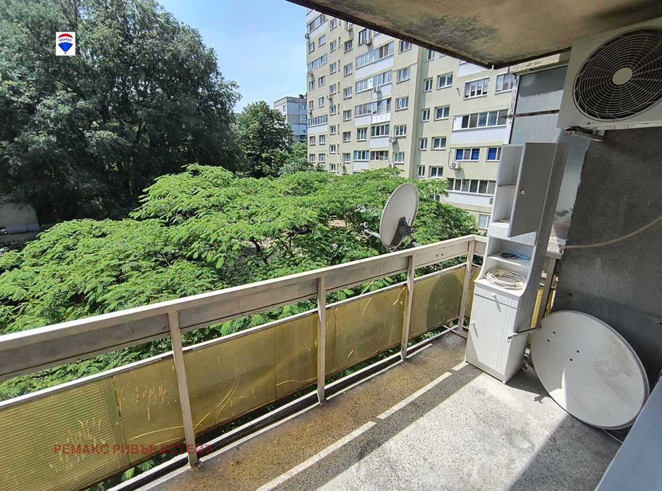 Продава се Тристаен апартамент в Русе, Родина 2 - 82 кв.м за 1194 €/кв.м - Снимка #12