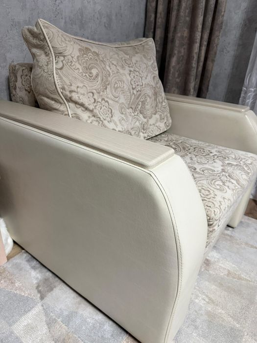 Продам диван с креслом