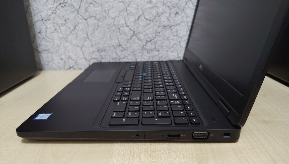 DELL Precision3530 15,6"IPS FHD/i7-8850H/16GB/1TB NVMe/Quadro P600 4GB