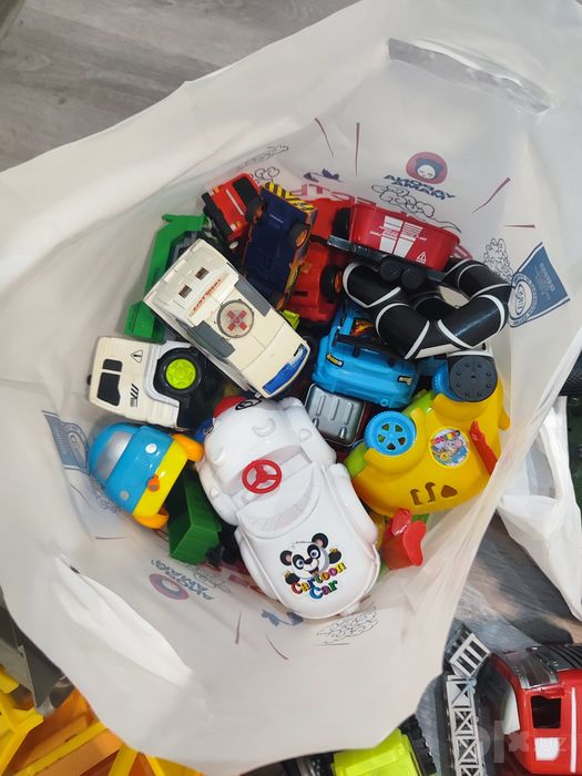 Продам б/у игрушки для мальчика