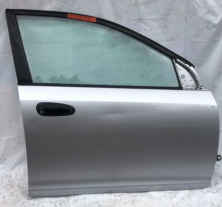 Предна дясна врата Honda Civic 7 hatchback 2001г
