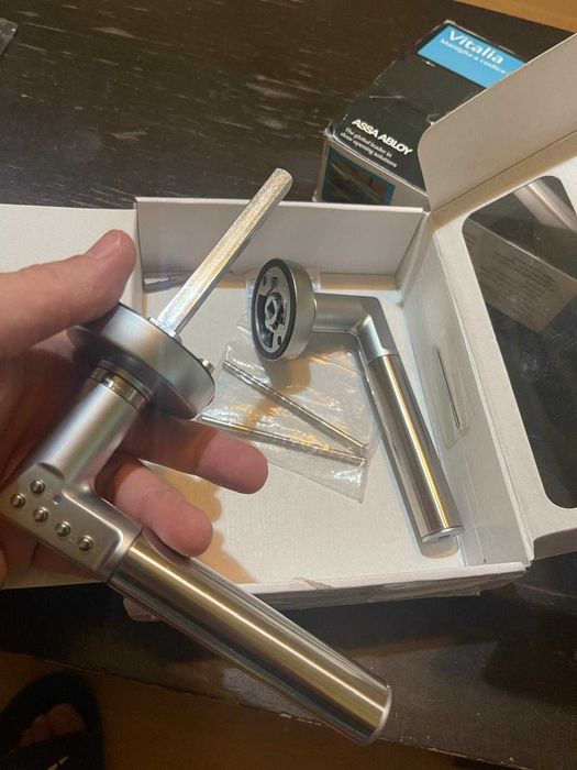 Clanta smart, Tesa Assa Abloy A 492-08-12-6, 3V, pe stanga, crom