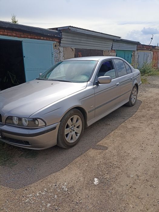Автомобиль бмв520 е39