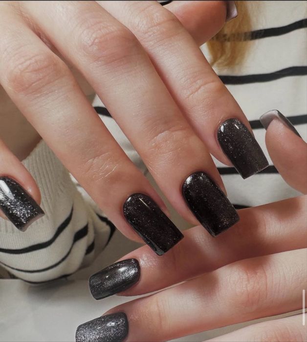 Маникюр, педикюр.