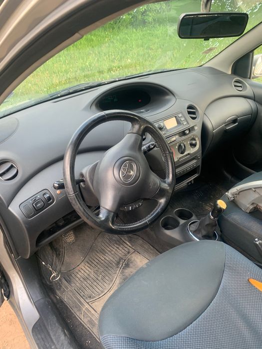 Toyota Yaris 2005г 1.0vvti