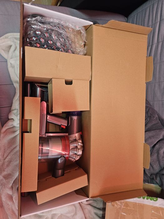 Aspirator Vertical Fără Fir Dyson V8 Advanced, 130AW, 425W – Gri-Argintiu