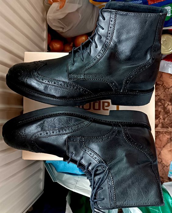 Bocanci cu inserții din piele naturală mărimea 44 made in ITALY