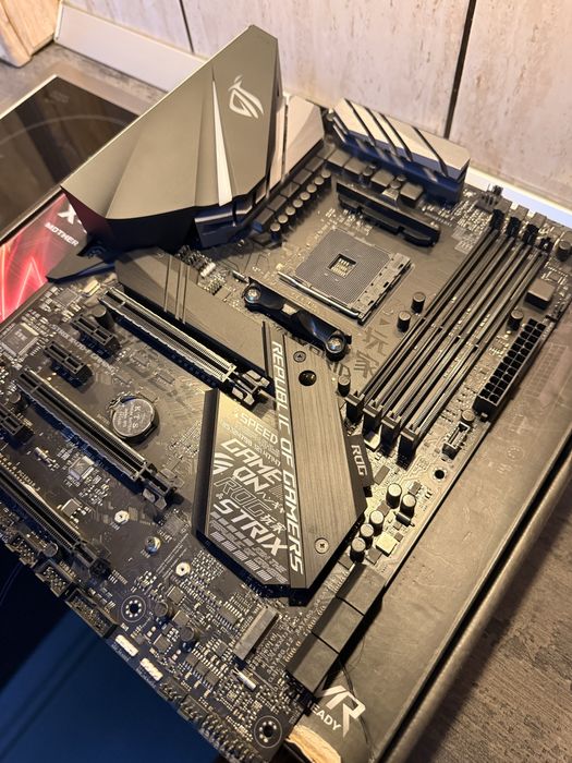 Placa de baza Asus Rog Strix X470F Gaming