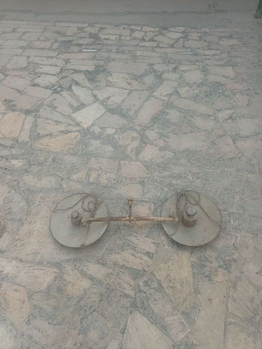 Антиквар  торози сотилади