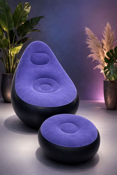 Надувное кресло с пуфиком.