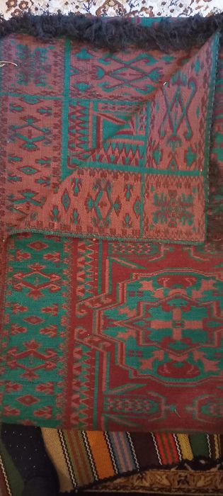 Неупотребявани битови черги и килими