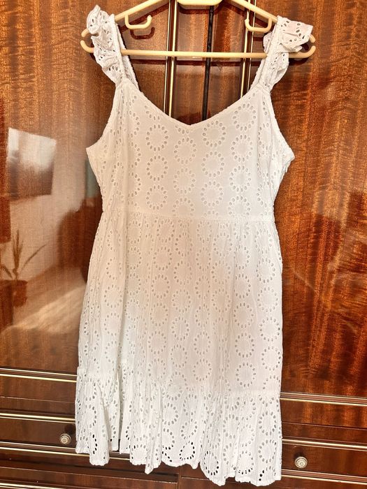 Дамска рокля в бяло