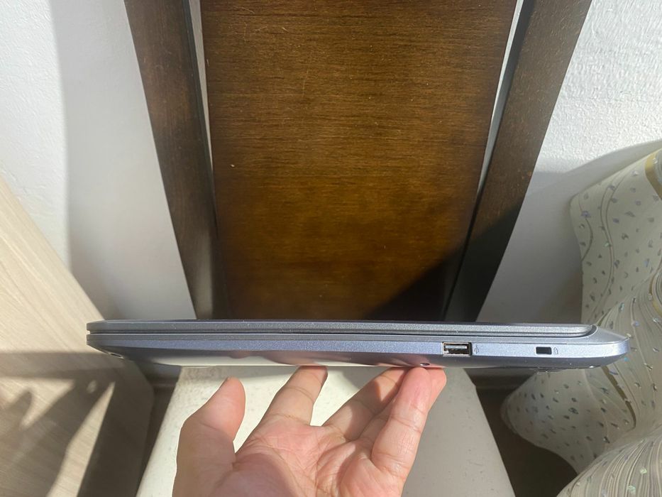 ASUS intel core i3 Broadwell/Windows 10/SSD
