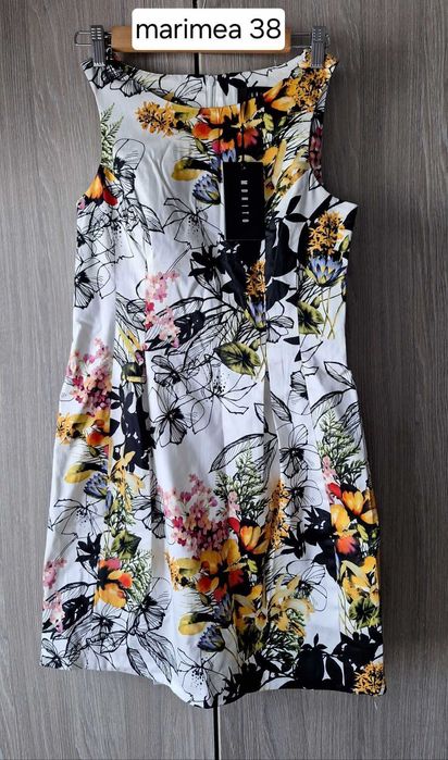 Vand rochii noi, cu eticheta