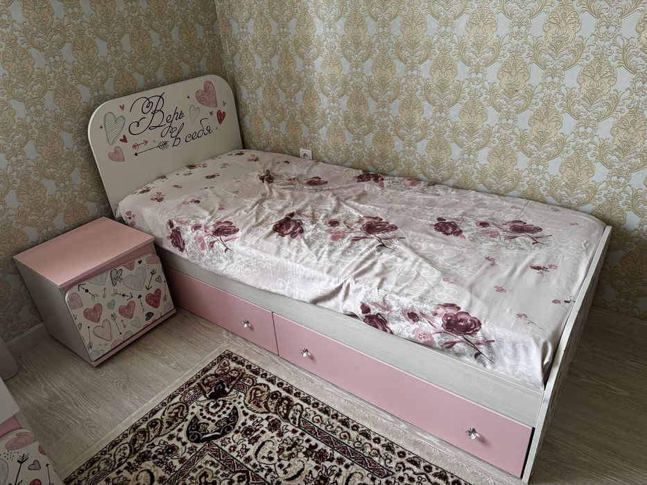 Продам красивый детский гарнитур