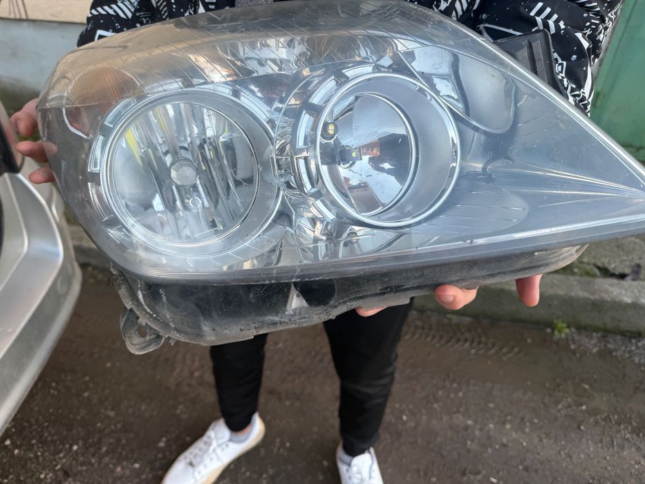 Фарове за автомобил-запазено състояние