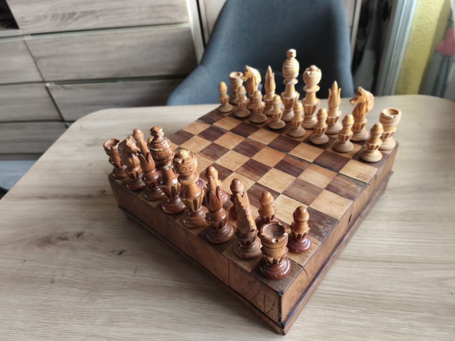 Античен масивен шах дърво ръчна изработка  от средата на 40те години