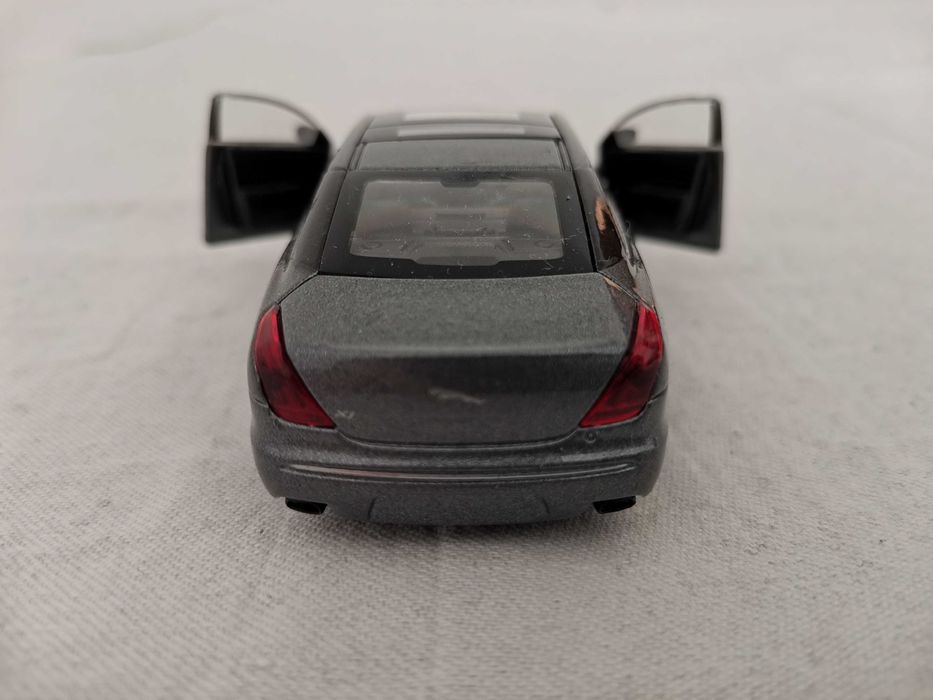 Продавам детски колички на производителите "Kinsmart" и "Welly"