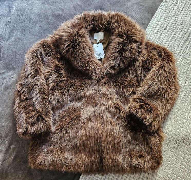 Луксозно уголемено палто на Нм. Ново с етикет.