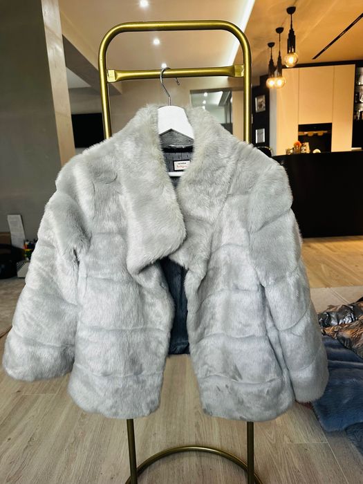 Стилно сиво палто