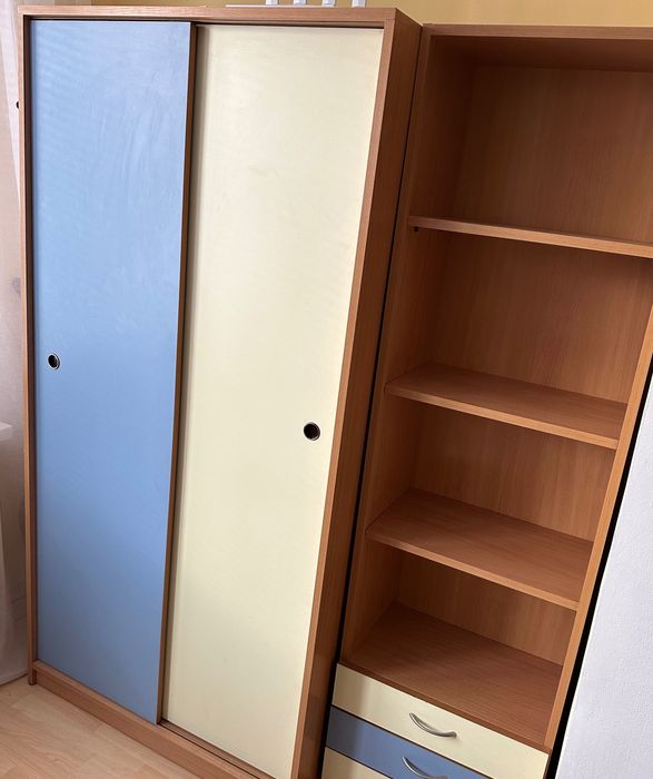 Комплект легло с матрак,малко шкафче и гардероб