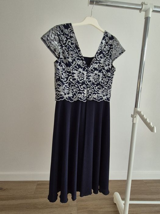 Rochie de ocazie bleumarin  cu aplicații argintii impecabila mărime M/