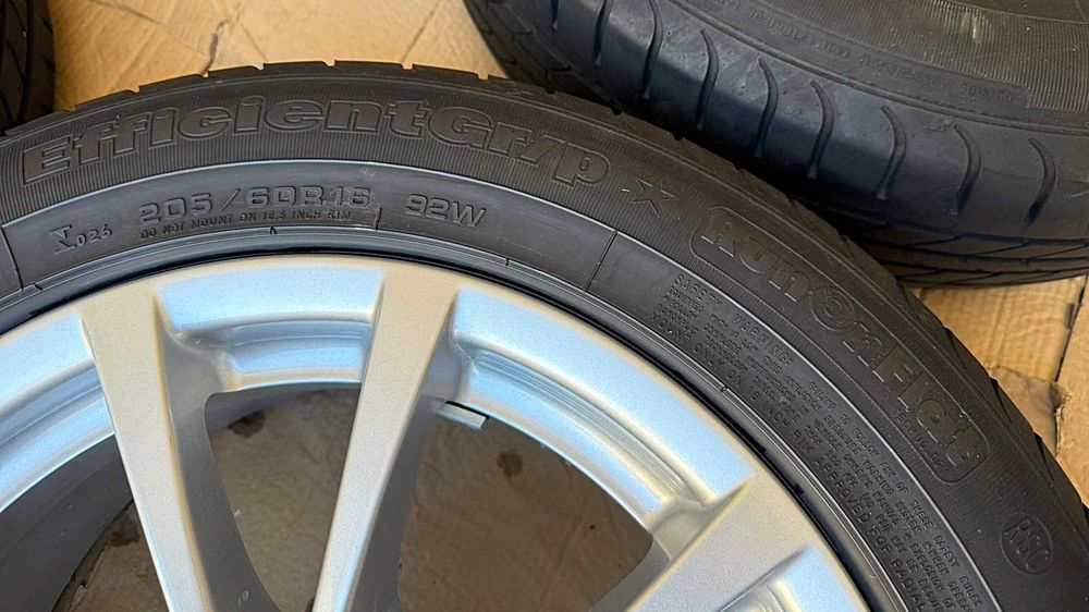 Roti complete import Germania: jante orginale BMW Style 390, ca si noi Seria 1 3 4 F20 F30 F31 F32 F33 + 205 60 16 VARA Goodyear Runflat
