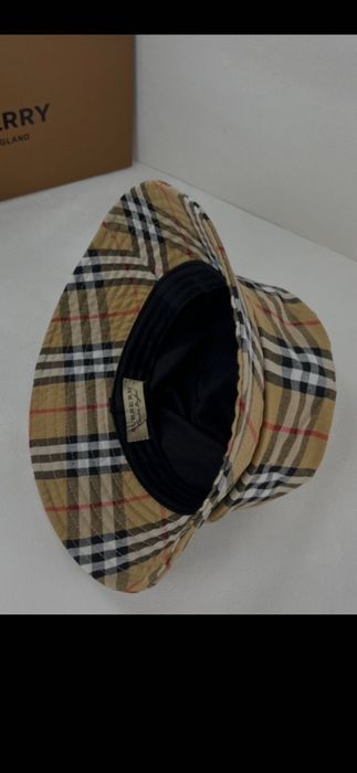 Pălărie Burberry, model 2026, preț fix