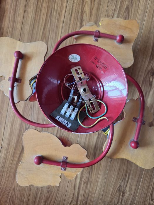 Corp iluminat  impecabil camera copilului