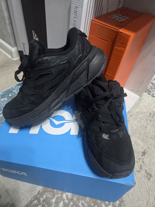Женские кроссовки HOKA