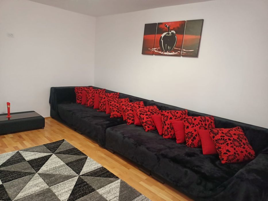 Închiriez apartament, 2 camere decomandat, 1 decembrie 1918, et 3