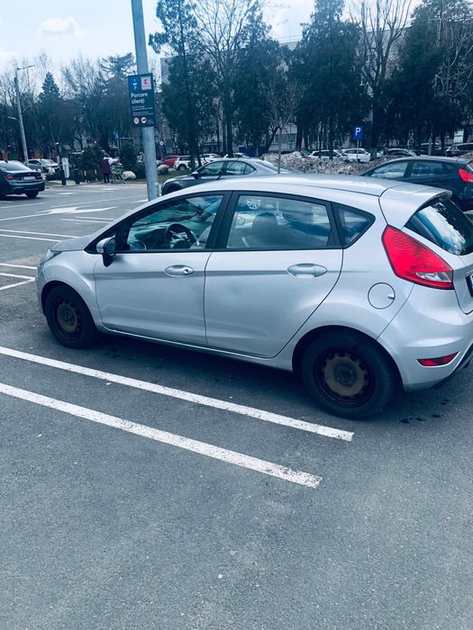 Vând Ford Fiesta 2012