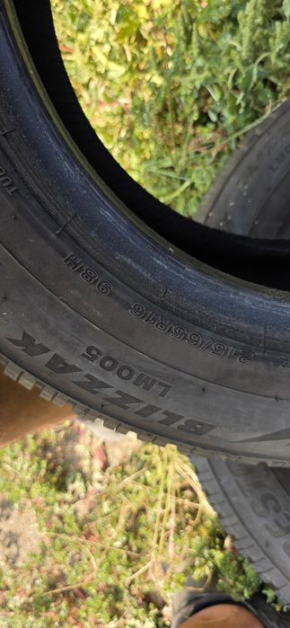 Гуми 2бр 215/65/16 - 1бр  - 75 евро