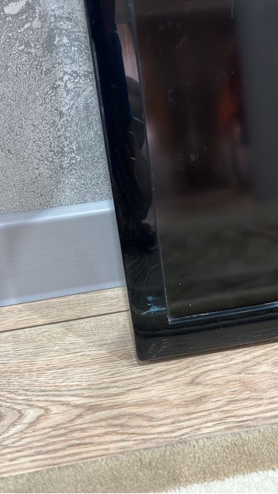 Телевизор Samsung 32" (45×75 см)