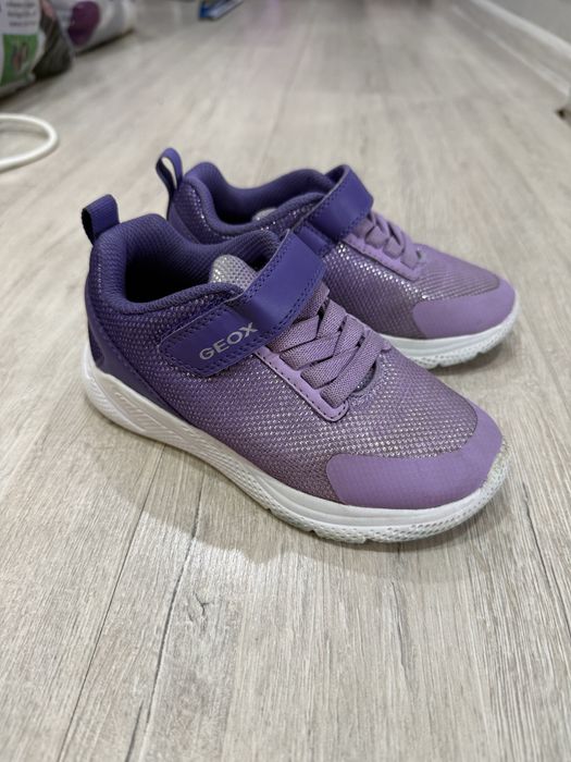 Продам кроссовки для девочек